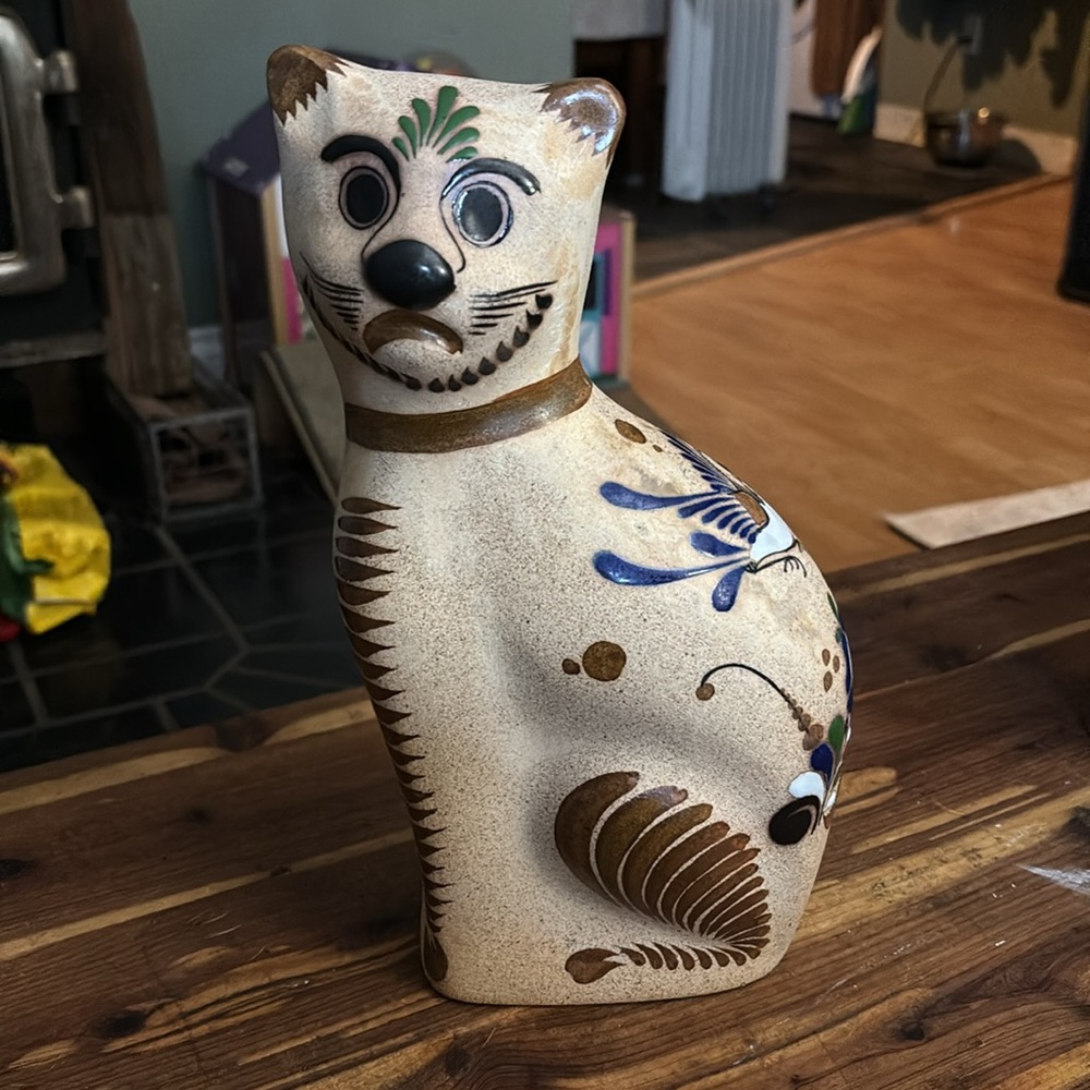 TONALA CAT 
MEXICO FOLK ART STATUE FIGURE SIGNED,COBALT BLUE BIRD AND FLOWER.